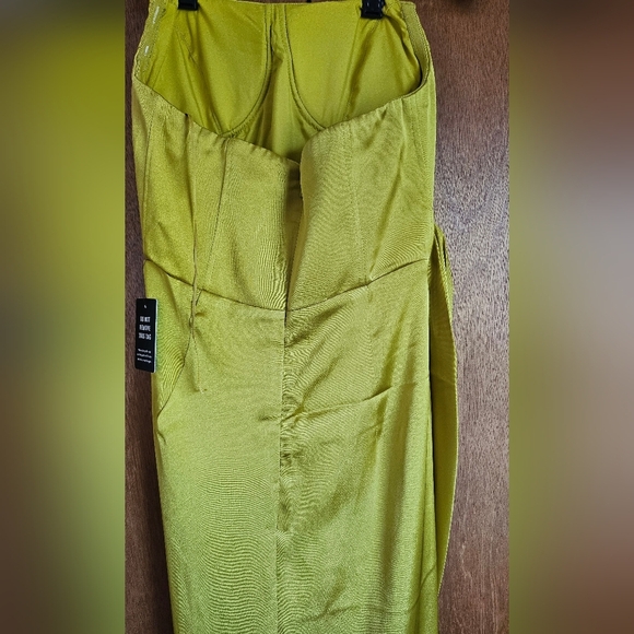 Elegant evening dress - Picture 4 of 8